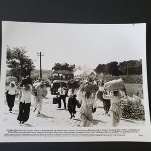 1982 MGM/UA Movie Photo 8x10 Inchon Mitsuhari Ishii Terence Young Moore IN-6 B&W